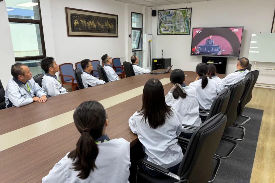 傳承抗戰(zhàn)精神，火炬工業(yè)集團(tuán)及園區(qū)企業(yè)集中收看紀(jì)念中國人民抗日戰(zhàn)爭暨世界反法西斯戰(zhàn)爭勝利80周年大會(huì)