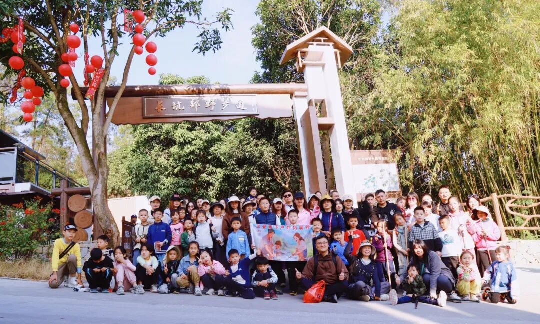 山野拾瓶，為愛彎腰！親子家庭以行動守護綠水青山